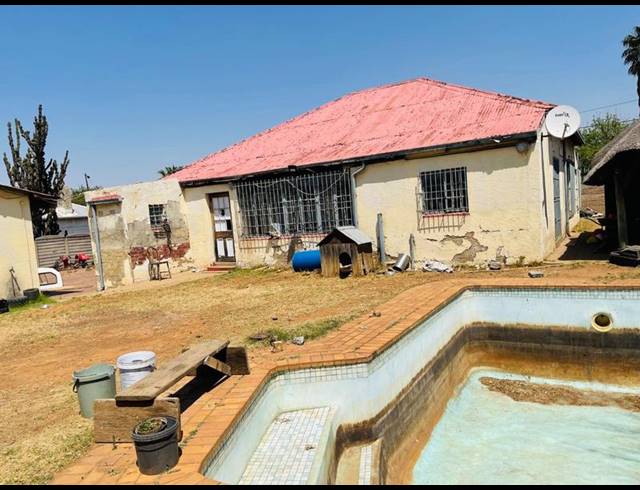 4 BEDROOM HOUSE FOR SALE IN PRIMROSE EAST